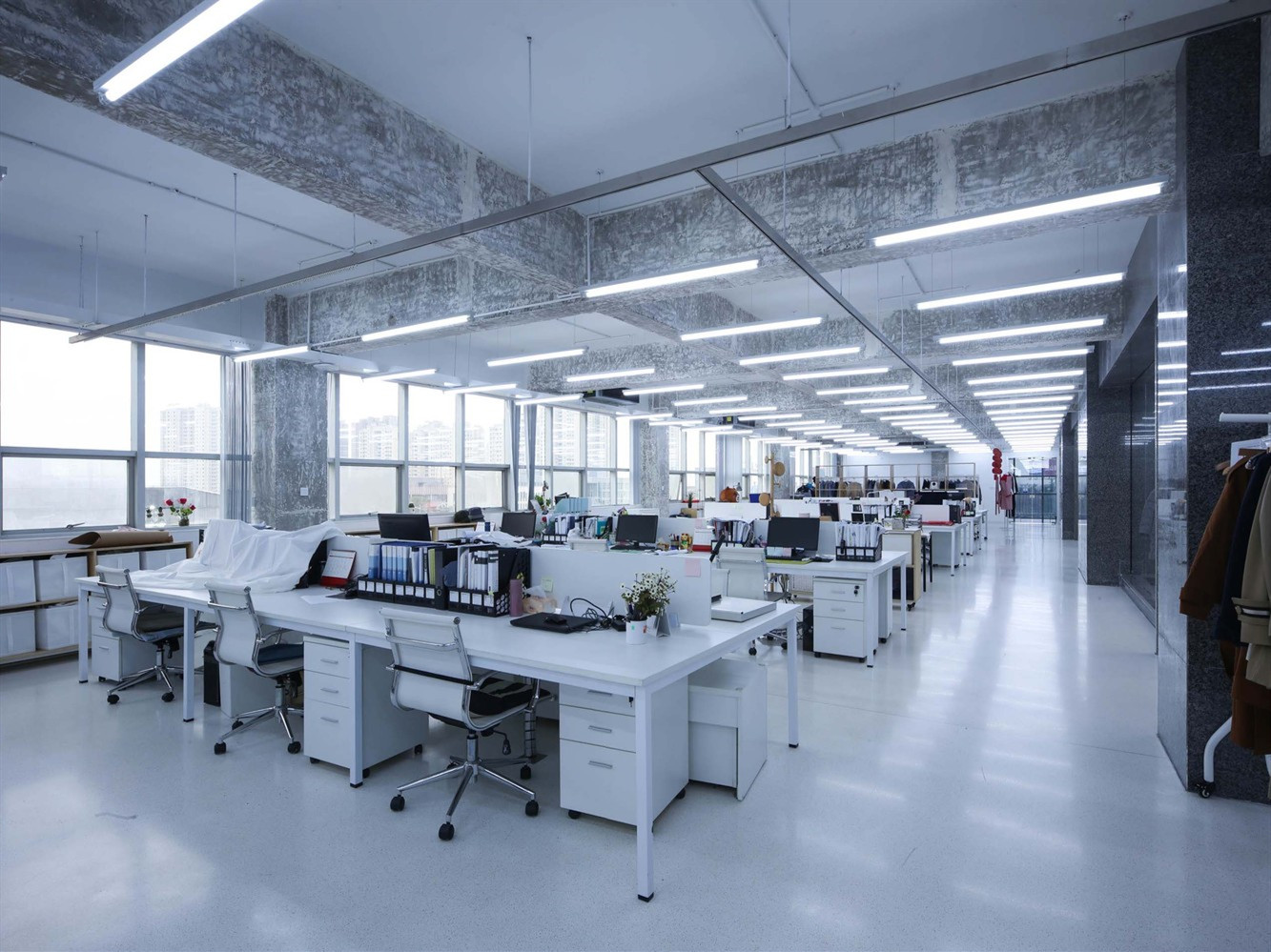 省发改委副主任赵姝丽一行莅临吉林省妇幼保健院走访调研(图1)